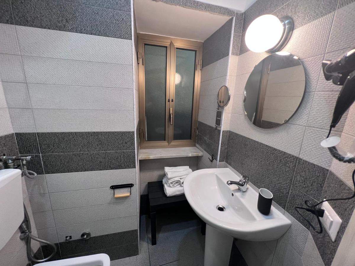 Apartment In The Center เนเปิลส์ ภายนอก รูปภาพ