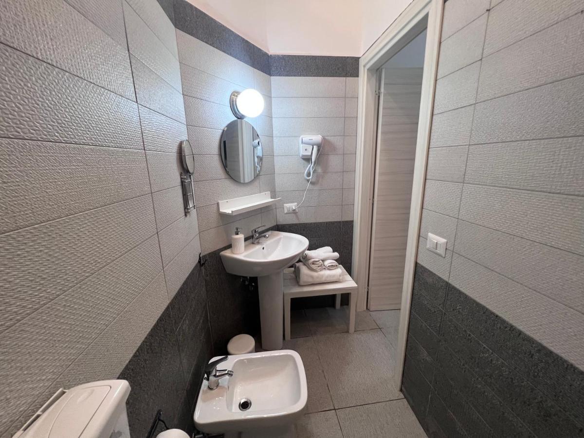 Apartment In The Center เนเปิลส์ ภายนอก รูปภาพ